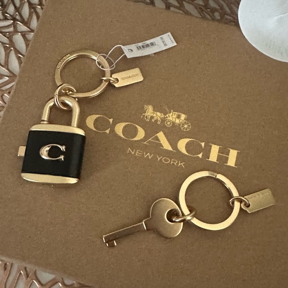 NWT Coach Lock and Key Bag Charm / Key Ring - Picture 9 of 13